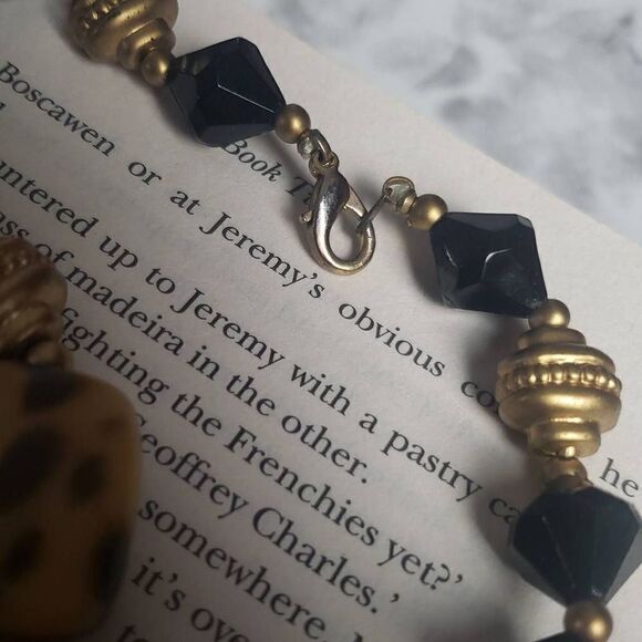 Vintage Cheetah Print Long Necklace - Picture 3 of 10